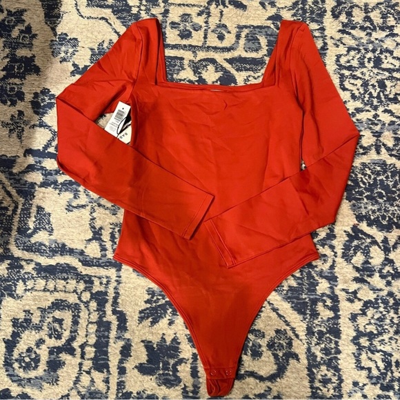 (Almost) New Aritzia Bodysuit! - Picture 5 of 7